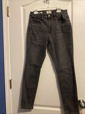 Universal Thread Women’s Skinny Jeans in Charcoal